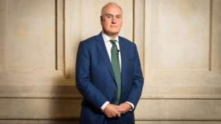 Wilshaw warns teachers against reality TV school shows